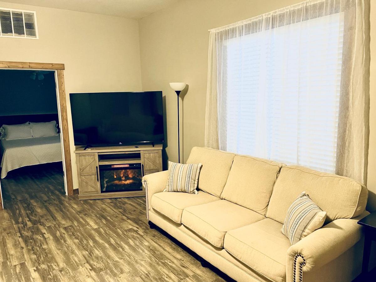 Modern Farmhouse 3 Bed, 2 Bath Apartment, Sleeps 7, Lots Of Space, Steps To Downtown, Honeywell & Eagles Theater Wabash Exterior foto